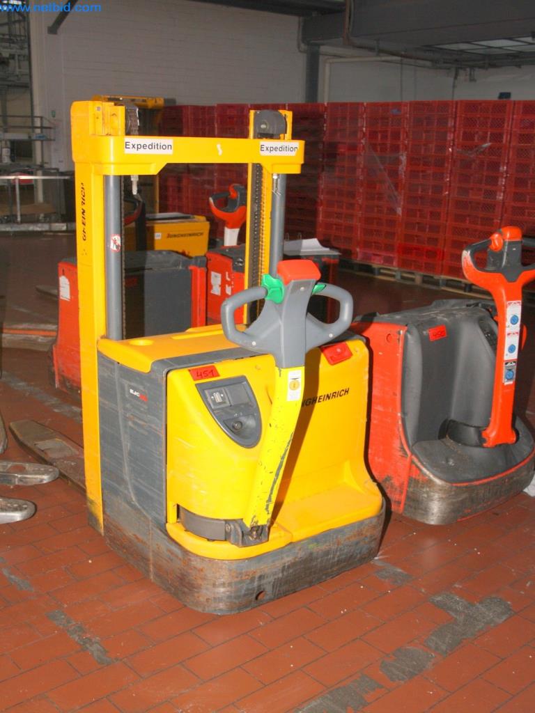 Devices for air conditioning, heating and cooling, workshop and storage facilities-5