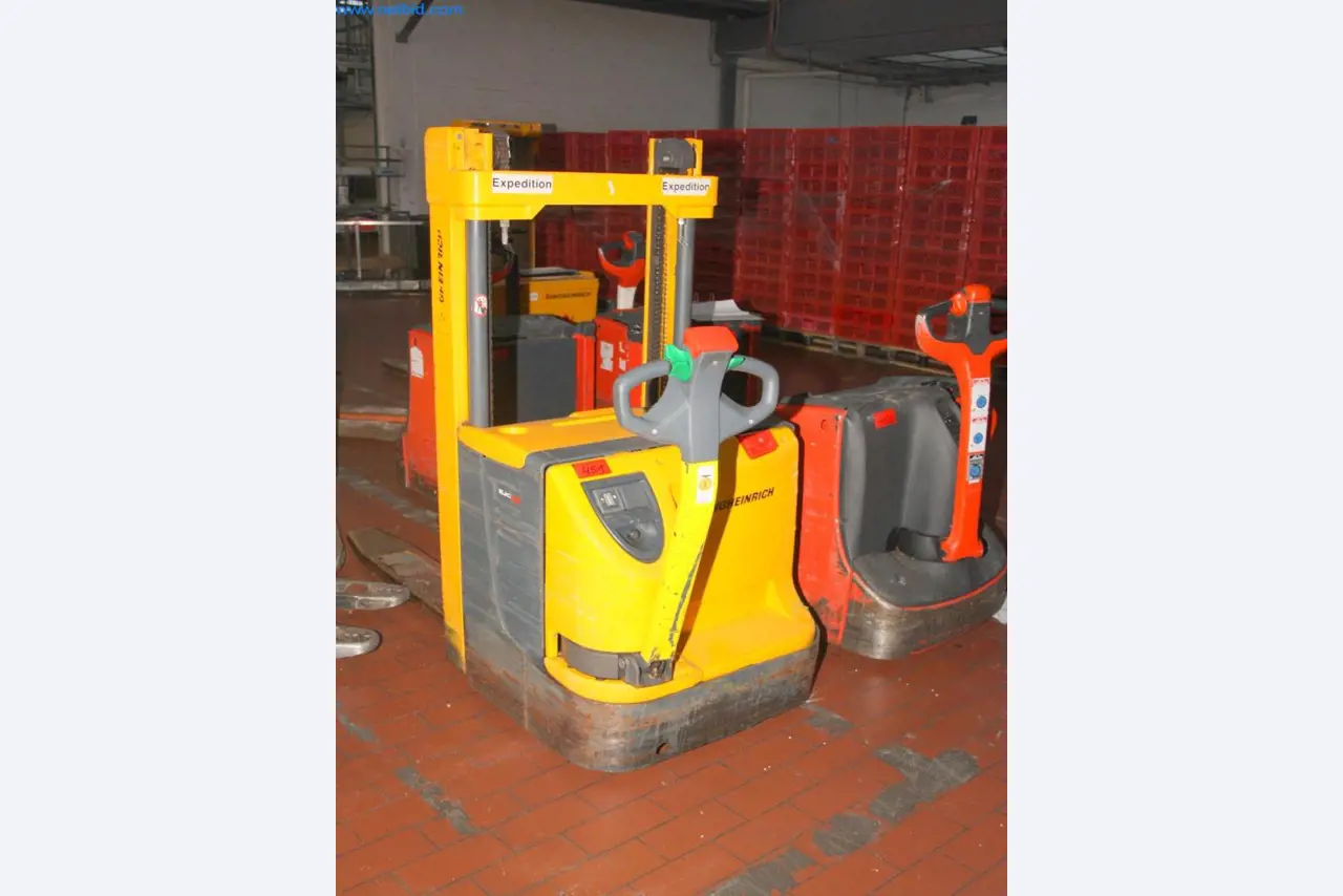 Devices for air conditioning, heating and cooling, workshop and storage facilities-5