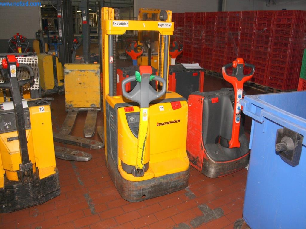 Devices for air conditioning, heating and cooling, workshop and storage facilities-6