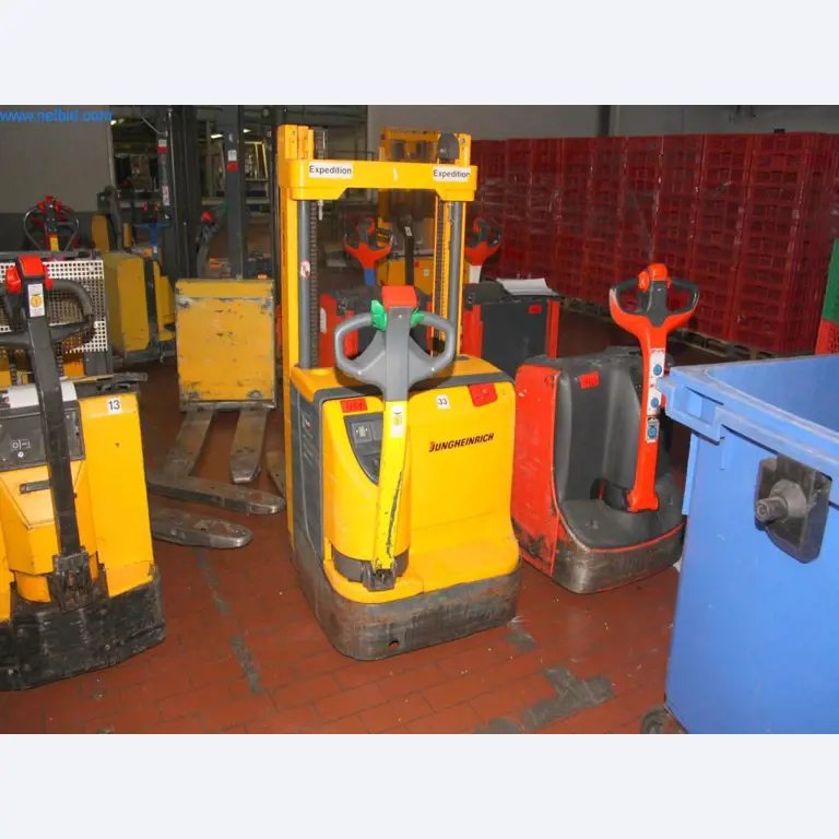 Devices for air conditioning, heating and cooling, workshop and storage facilities-6