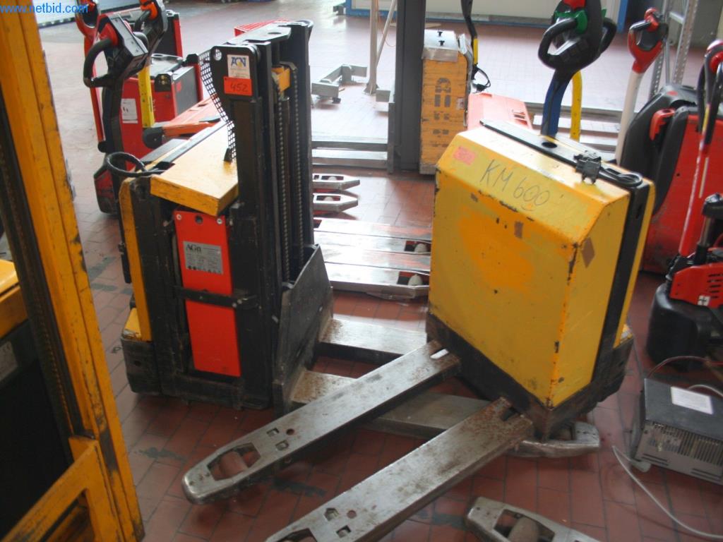 Devices for air conditioning, heating and cooling, workshop and storage facilities-1