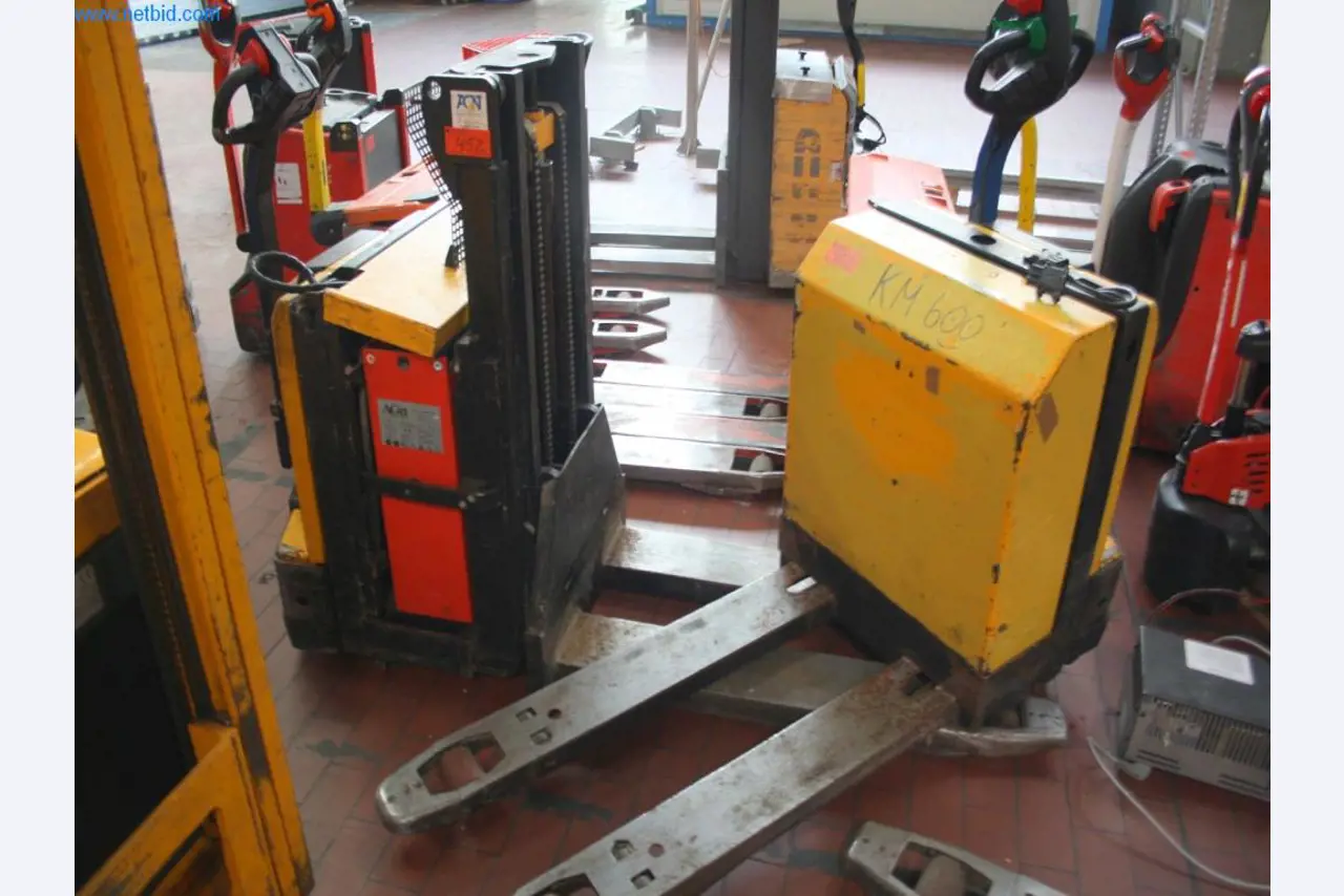 Devices for air conditioning, heating and cooling, workshop and storage facilities-1