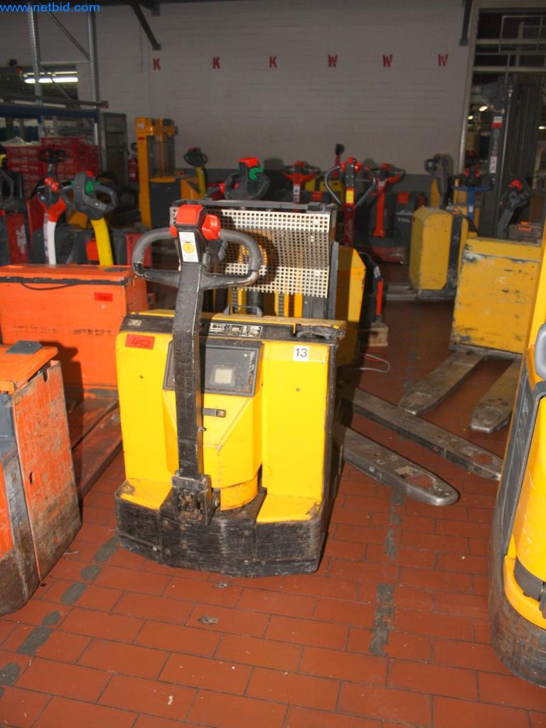 Devices for air conditioning, heating and cooling, workshop and storage facilities-2