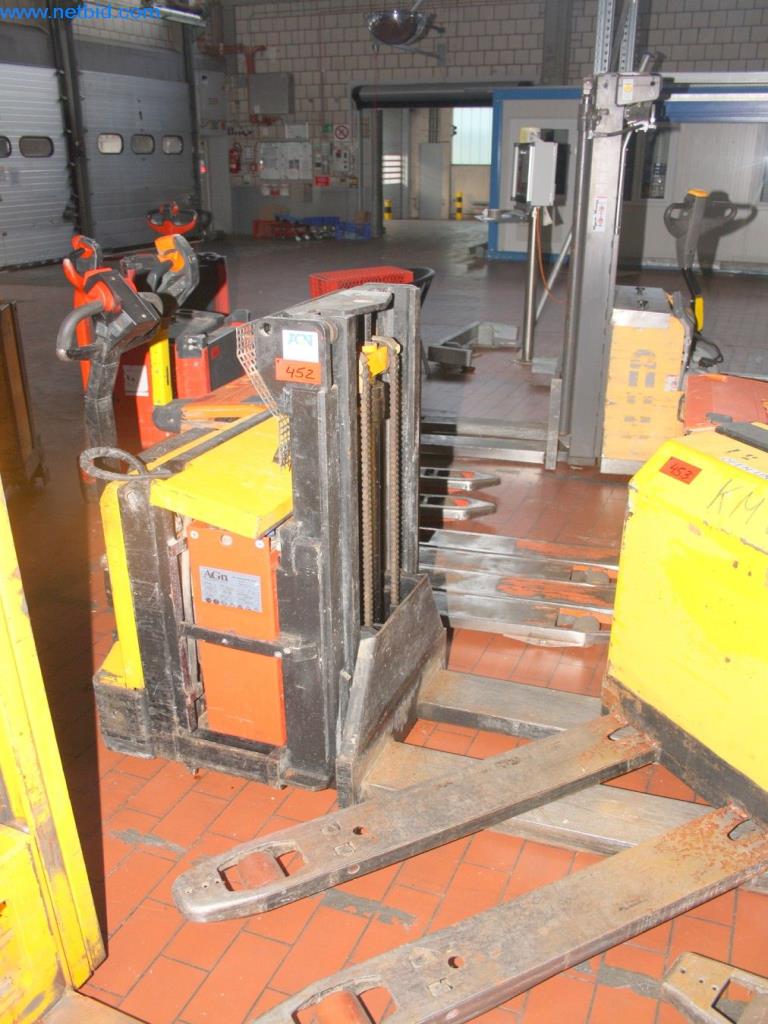 Devices for air conditioning, heating and cooling, workshop and storage facilities-3