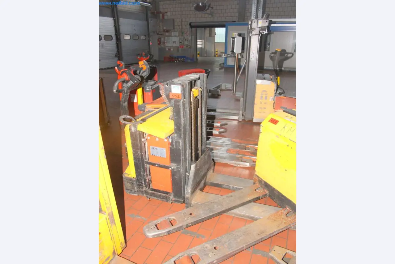 Devices for air conditioning, heating and cooling, workshop and storage facilities-3