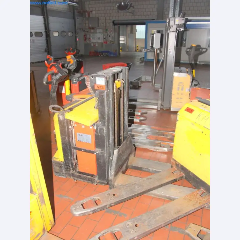 Devices for air conditioning, heating and cooling, workshop and storage facilities-3