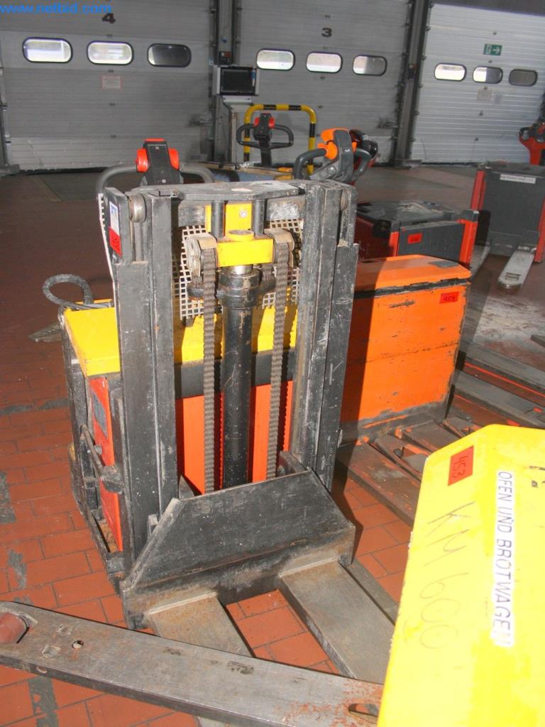 Devices for air conditioning, heating and cooling, workshop and storage facilities-4