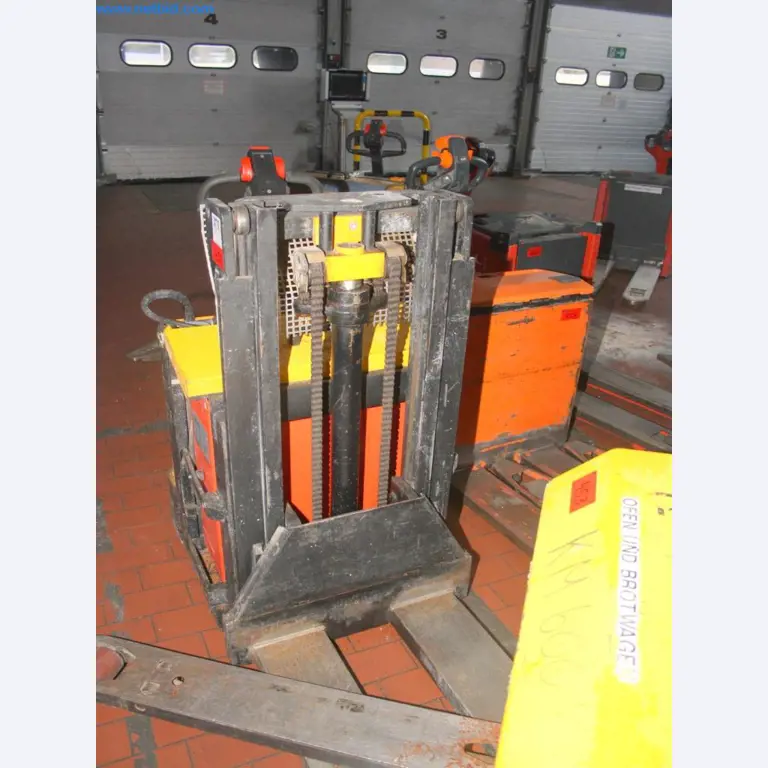 Devices for air conditioning, heating and cooling, workshop and storage facilities-4