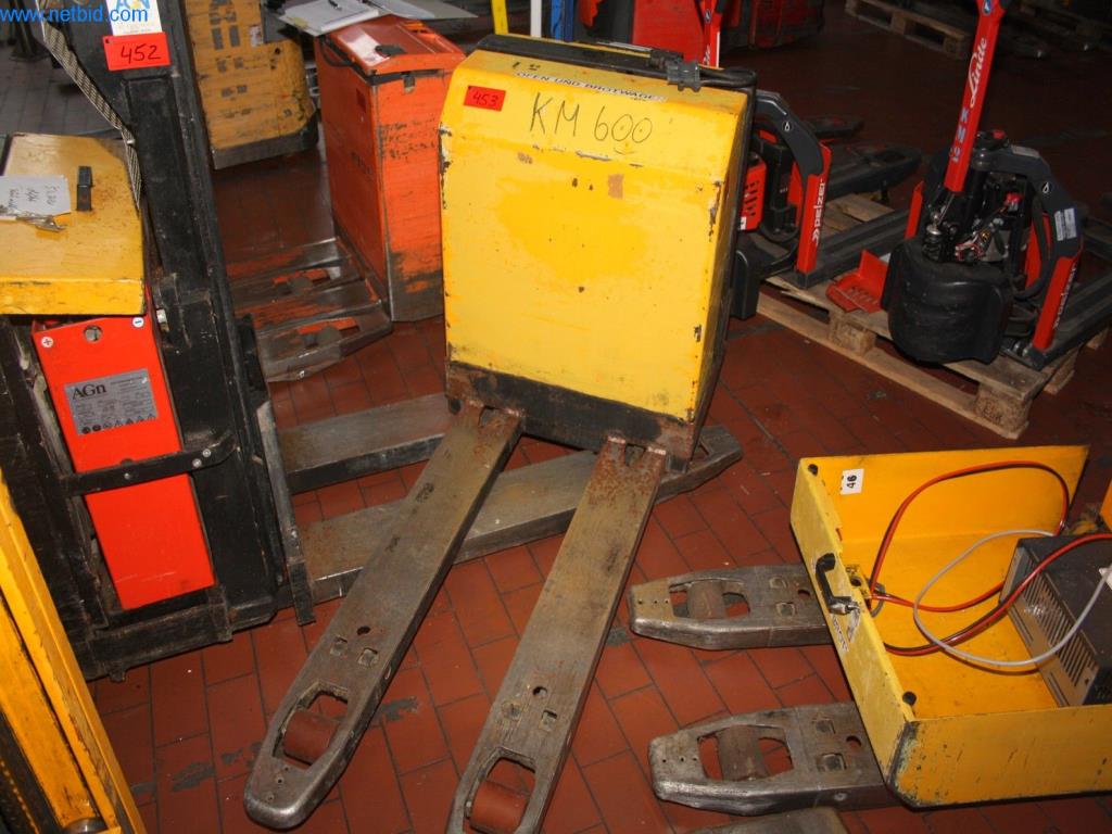 Devices for air conditioning, heating and cooling, workshop and storage facilities-1