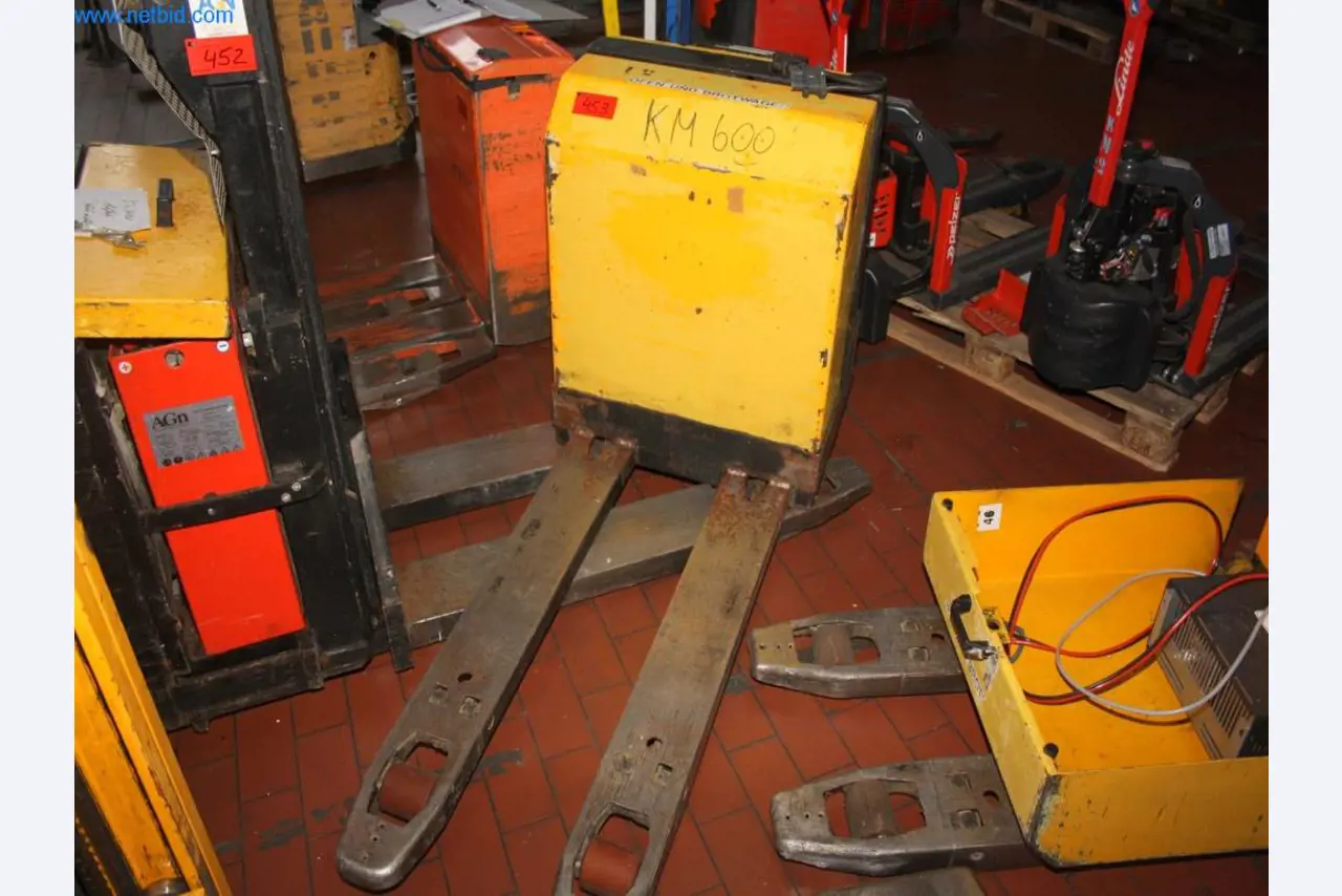 Devices for air conditioning, heating and cooling, workshop and storage facilities-1