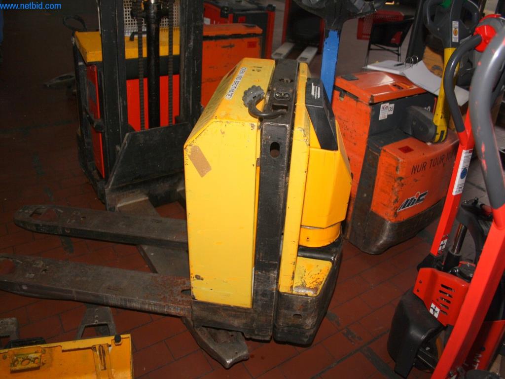 Devices for air conditioning, heating and cooling, workshop and storage facilities-3