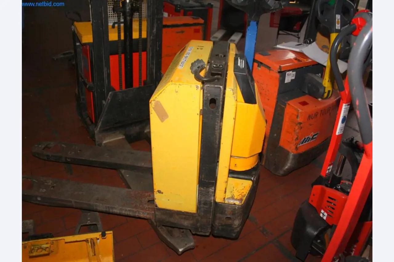 Devices for air conditioning, heating and cooling, workshop and storage facilities-3