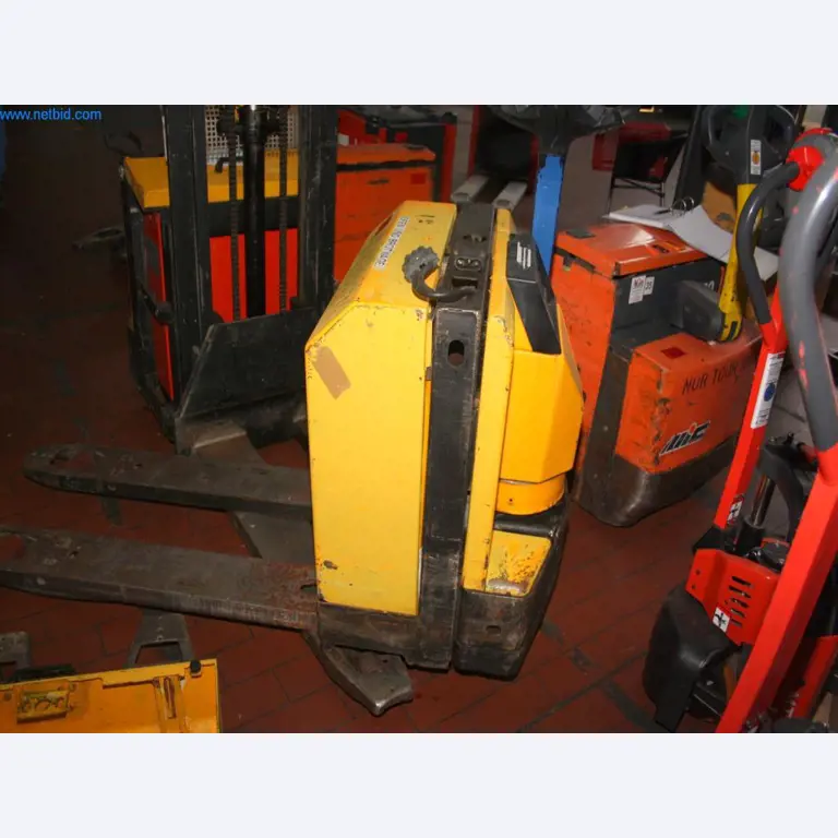 Devices for air conditioning, heating and cooling, workshop and storage facilities-3