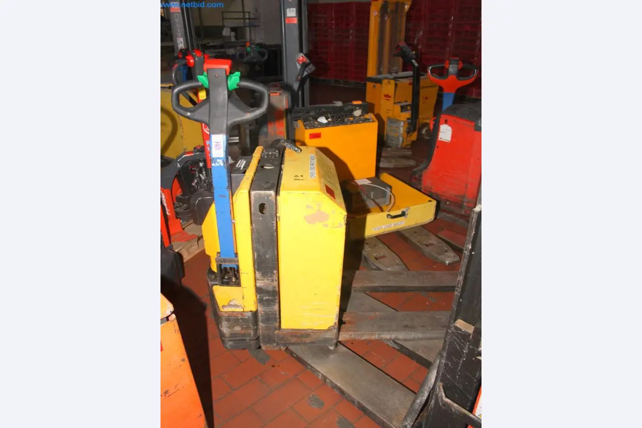 Devices for air conditioning, heating and cooling, workshop and storage facilities-5