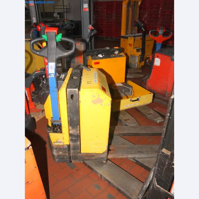 Devices for air conditioning, heating and cooling, workshop and storage facilities-5