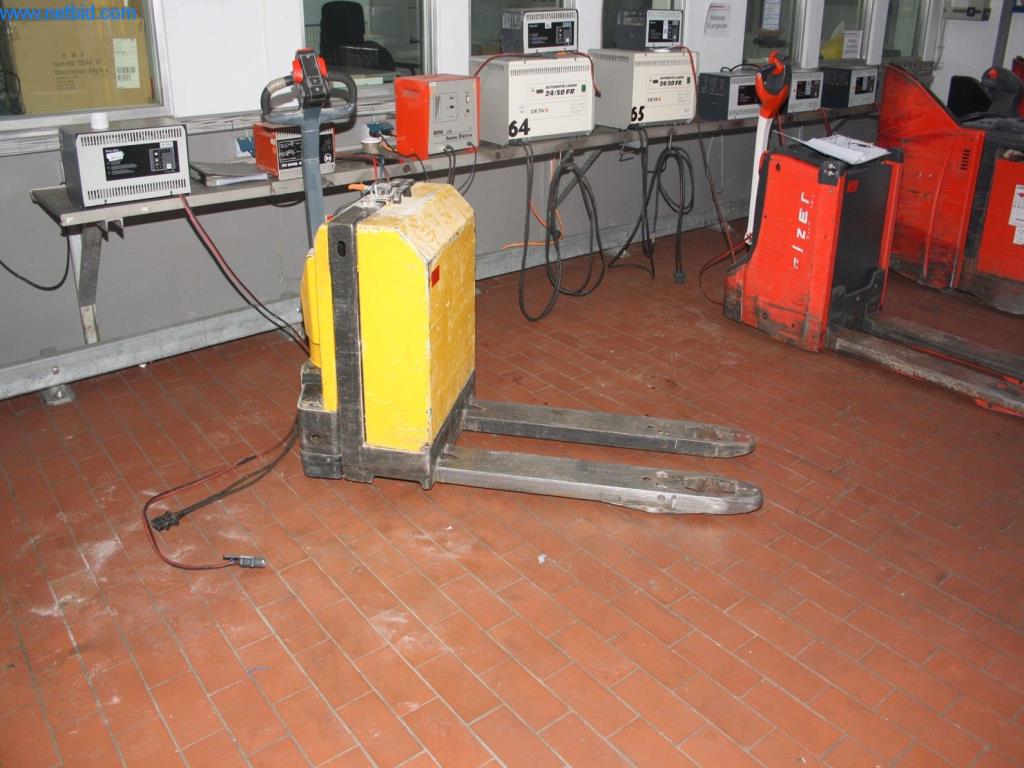 Devices for air conditioning, heating and cooling, workshop and storage facilities-1