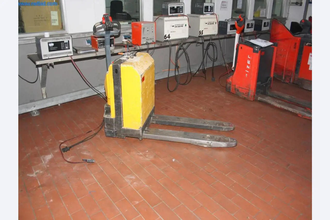 Devices for air conditioning, heating and cooling, workshop and storage facilities-1