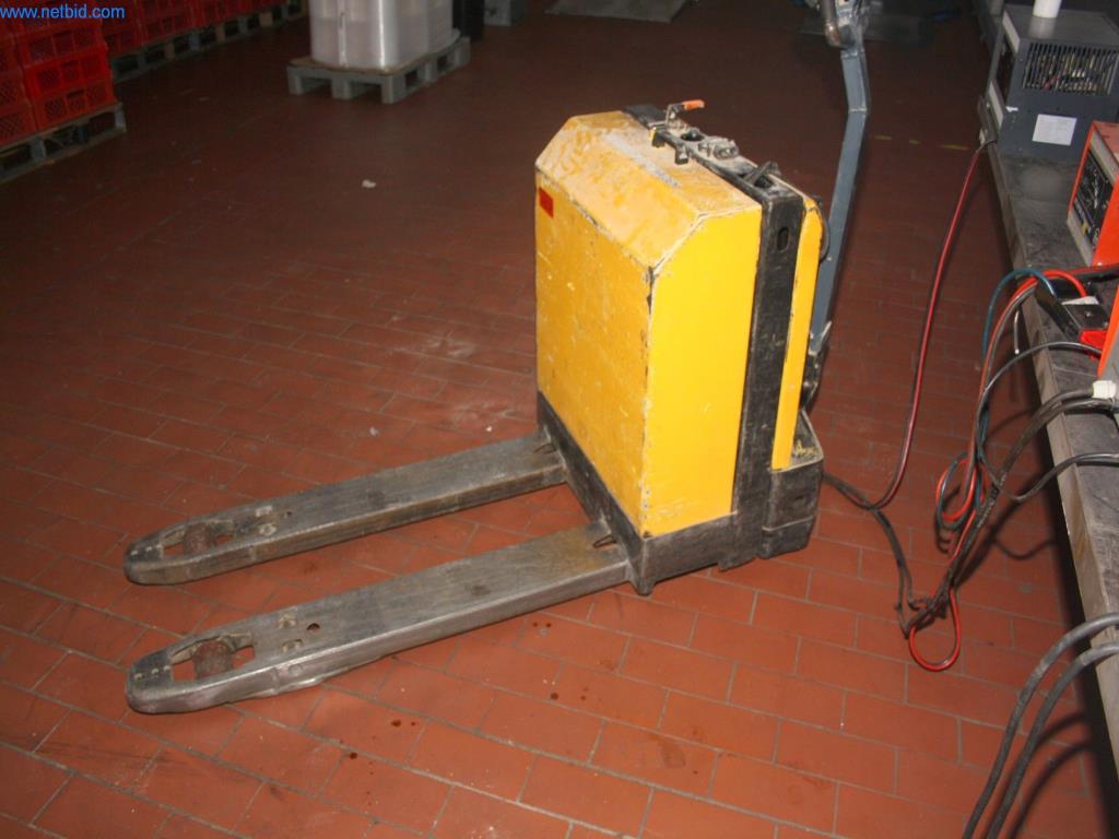 Devices for air conditioning, heating and cooling, workshop and storage facilities-3