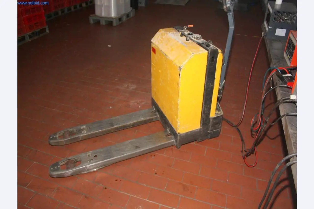 Devices for air conditioning, heating and cooling, workshop and storage facilities-3