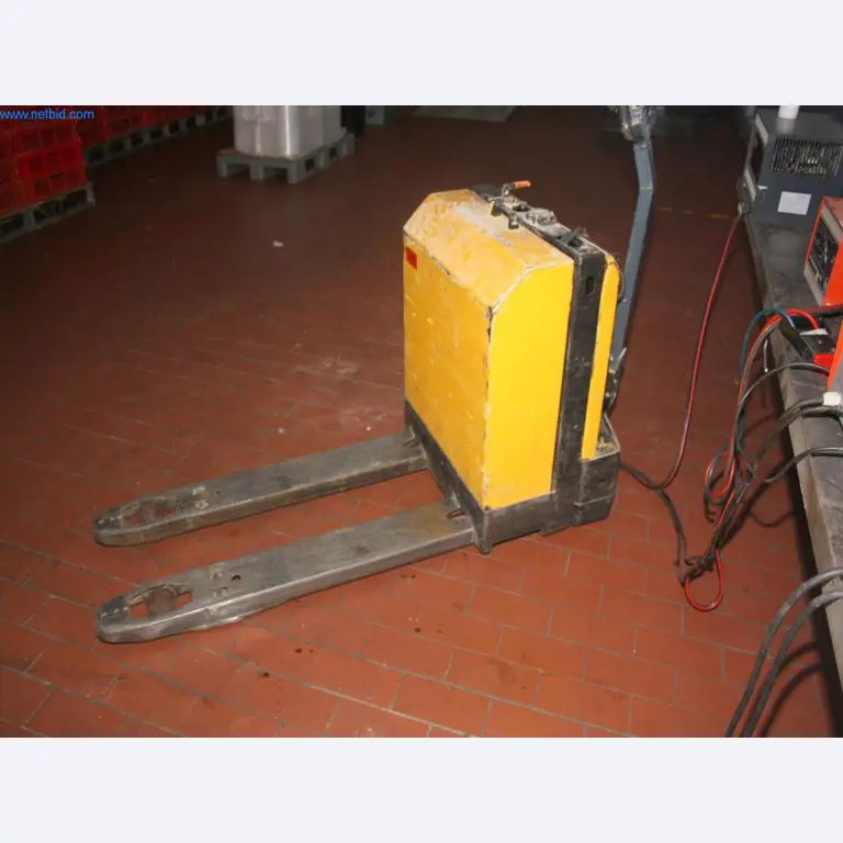 Devices for air conditioning, heating and cooling, workshop and storage facilities-3