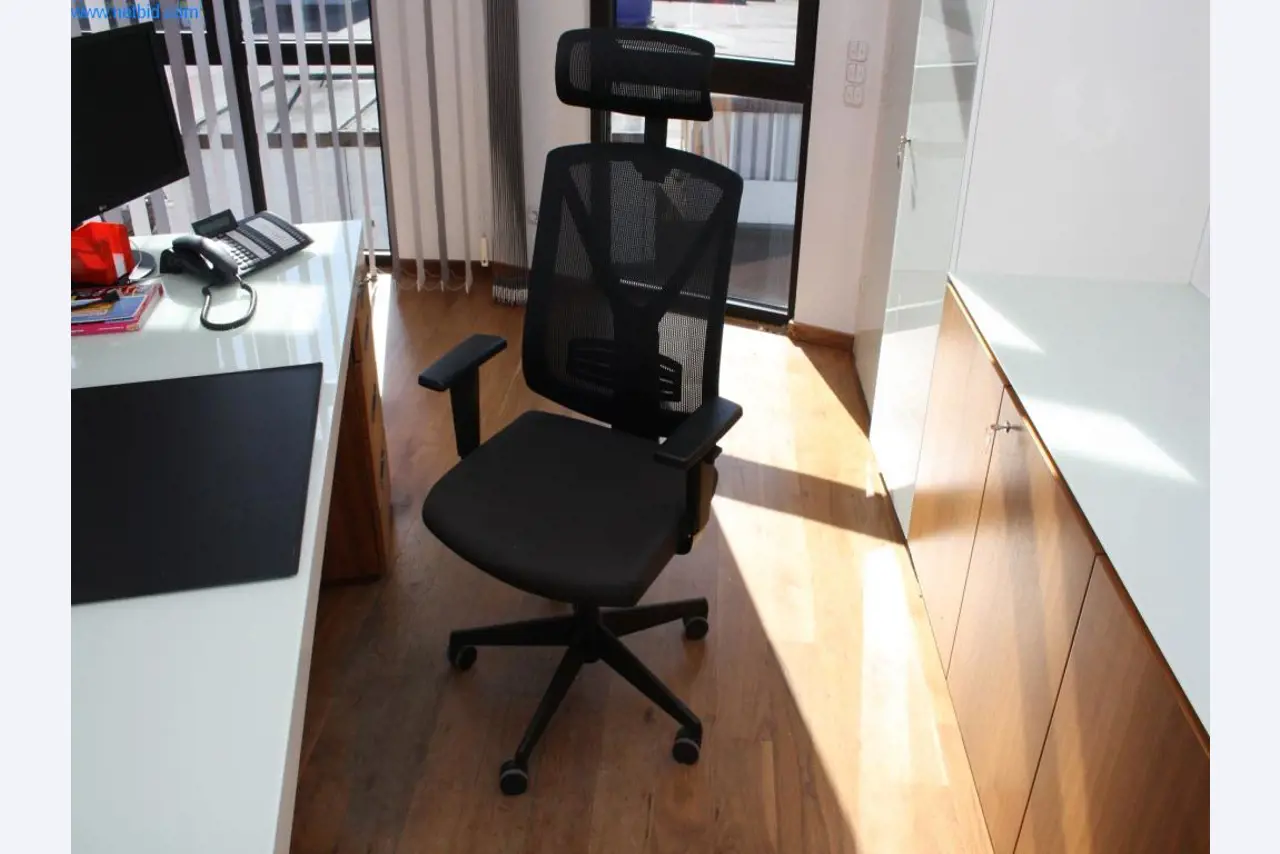 Devices for air conditioning, heating and cooling, workshop and storage facilities-7