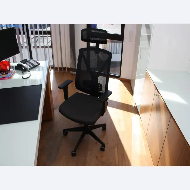 Devices for air conditioning, heating and cooling, workshop and storage facilities-7