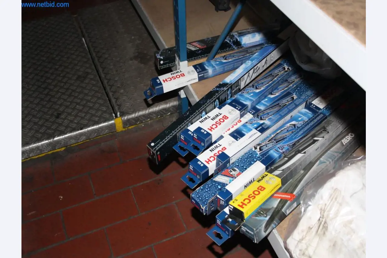 Devices for air conditioning, heating and cooling, workshop and storage facilities-11