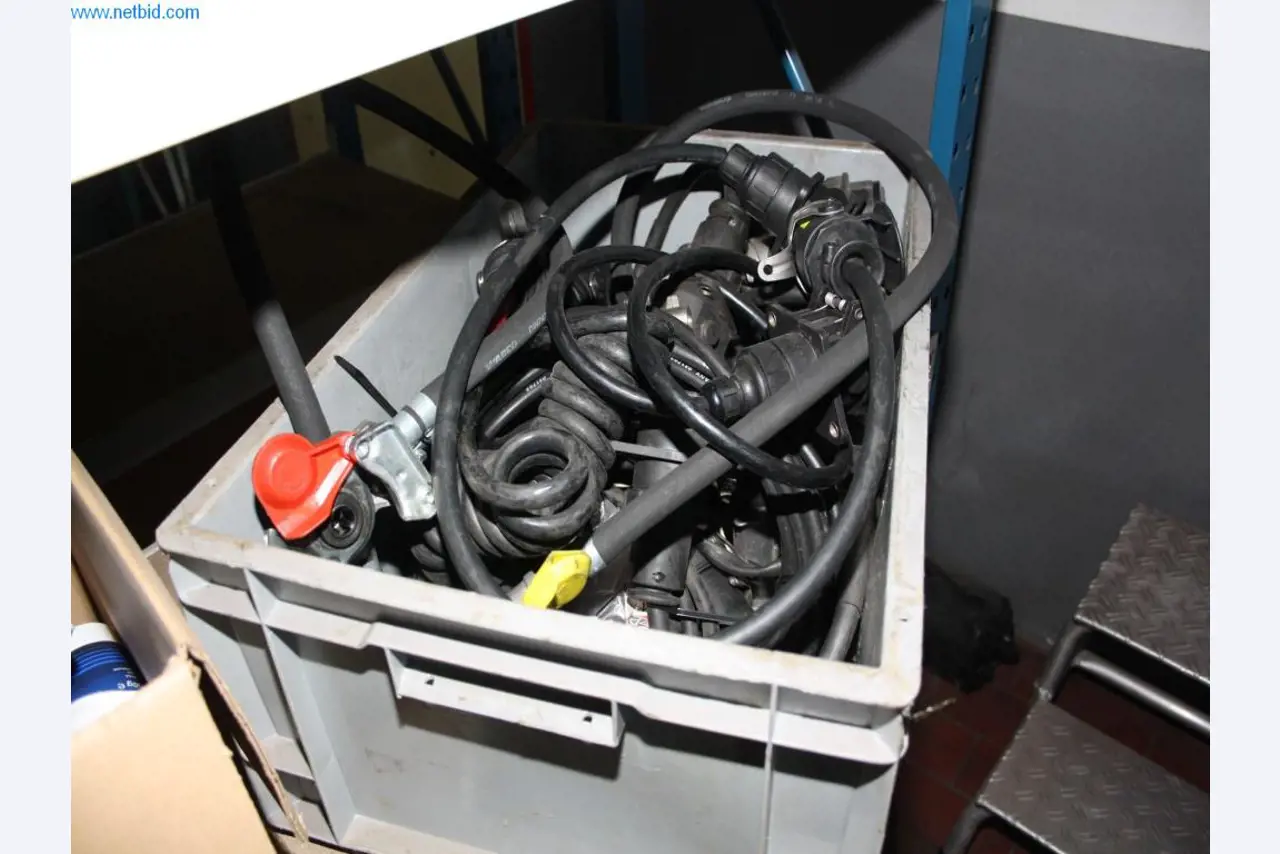 Devices for air conditioning, heating and cooling, workshop and storage facilities-15