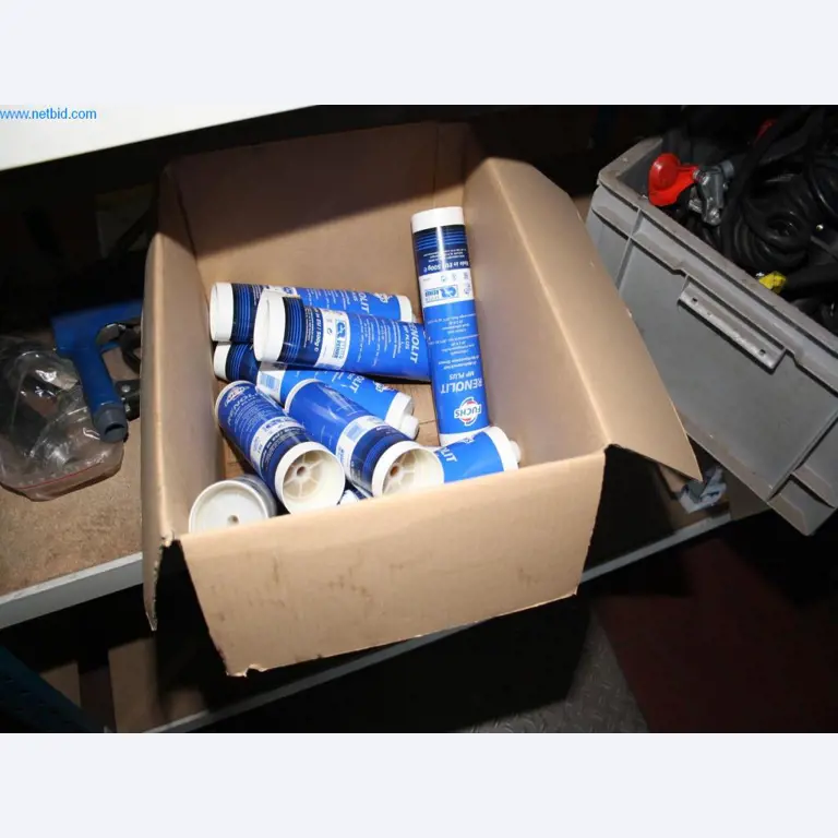 Devices for air conditioning, heating and cooling, workshop and storage facilities-16