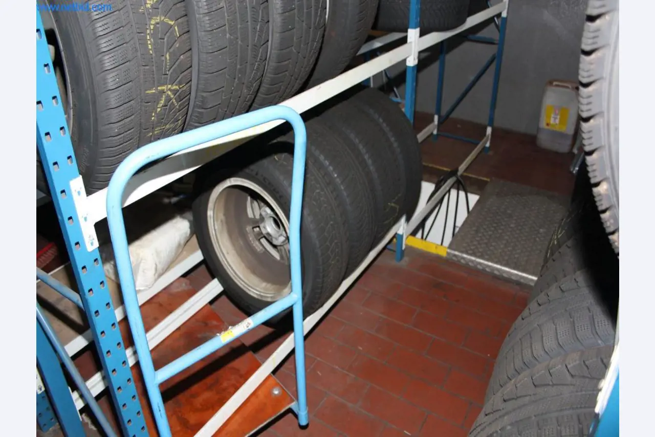 Devices for air conditioning, heating and cooling, workshop and storage facilities-21