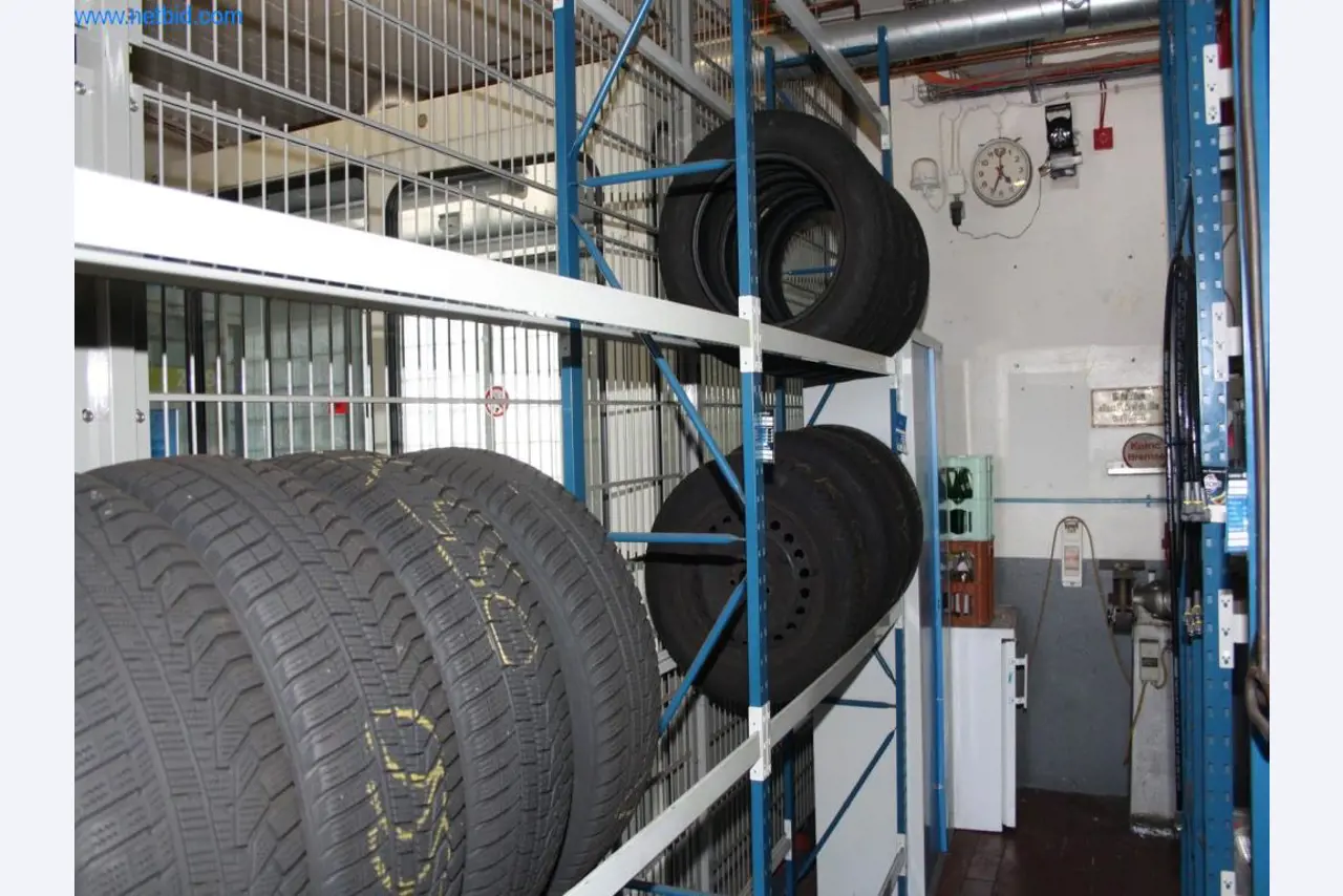 Devices for air conditioning, heating and cooling, workshop and storage facilities-27