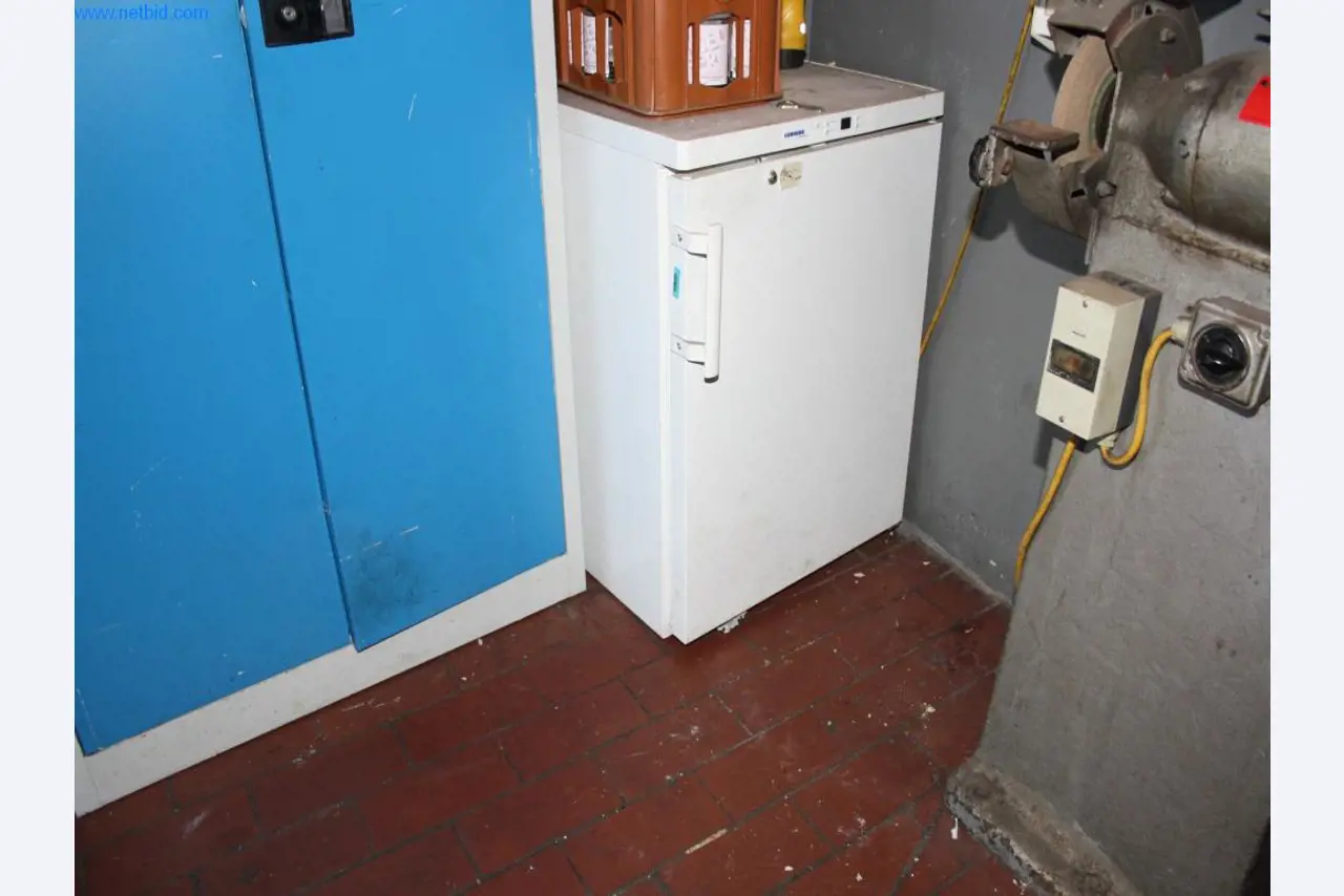 Devices for air conditioning, heating and cooling, workshop and storage facilities-8