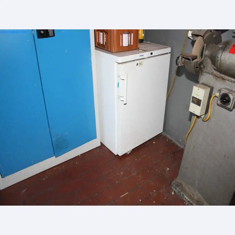 Devices for air conditioning, heating and cooling, workshop and storage facilities-8