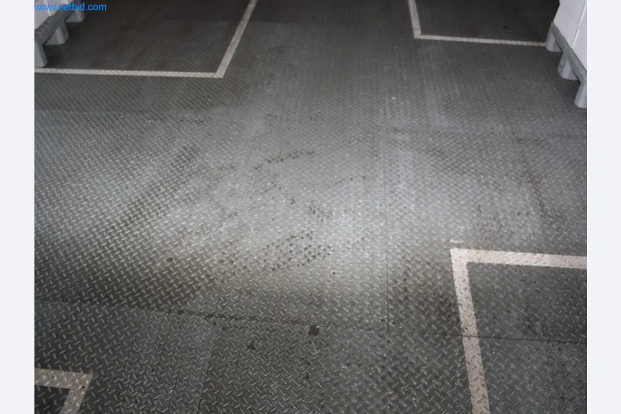 Devices for air conditioning, heating and cooling, workshop and storage facilities-6