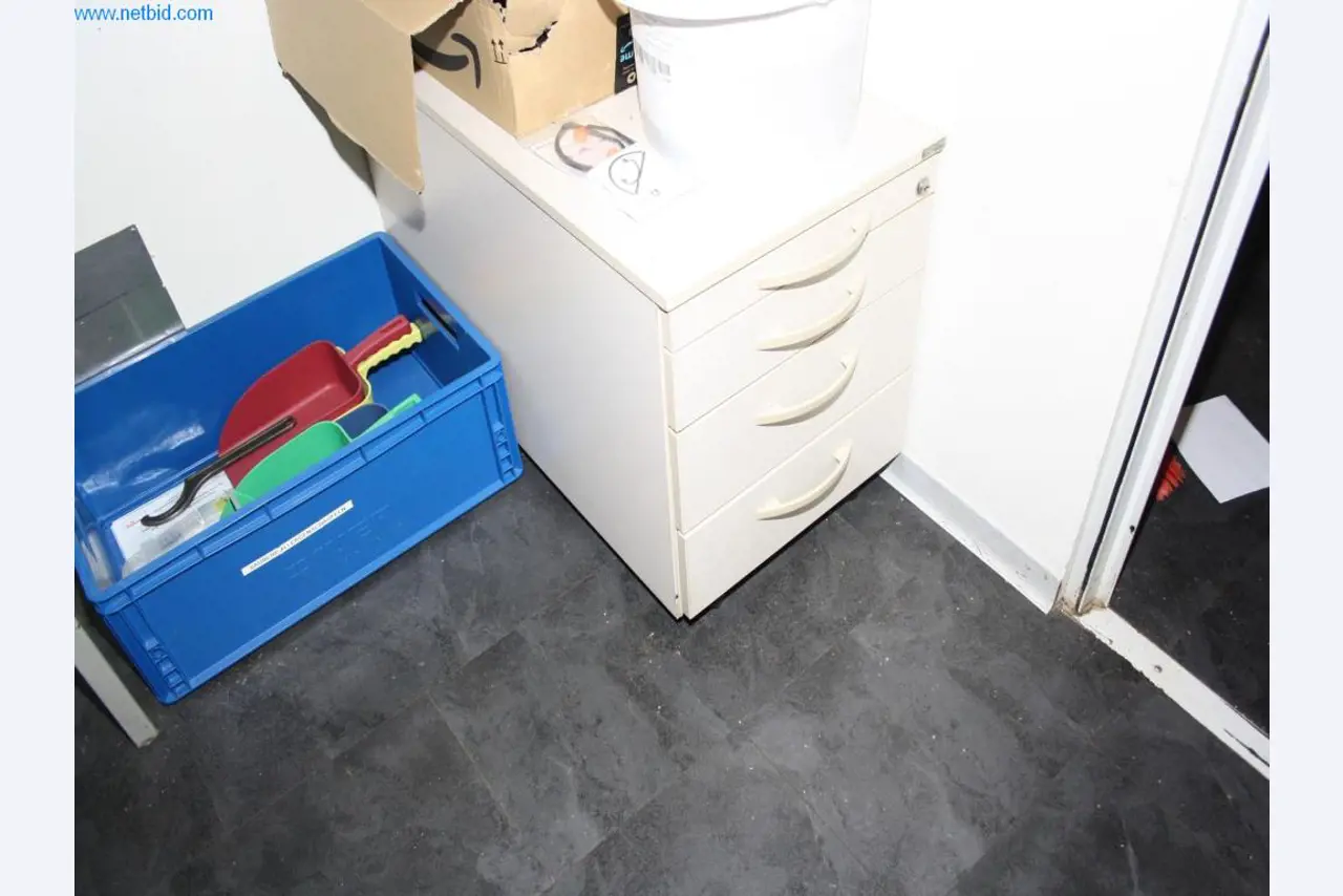 Devices for air conditioning, heating and cooling, workshop and storage facilities-10