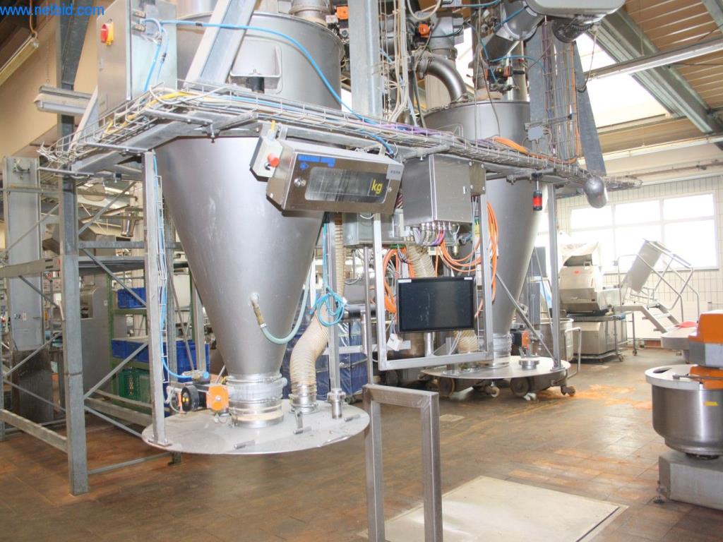 Devices for air conditioning, heating and cooling, workshop and storage facilities-9