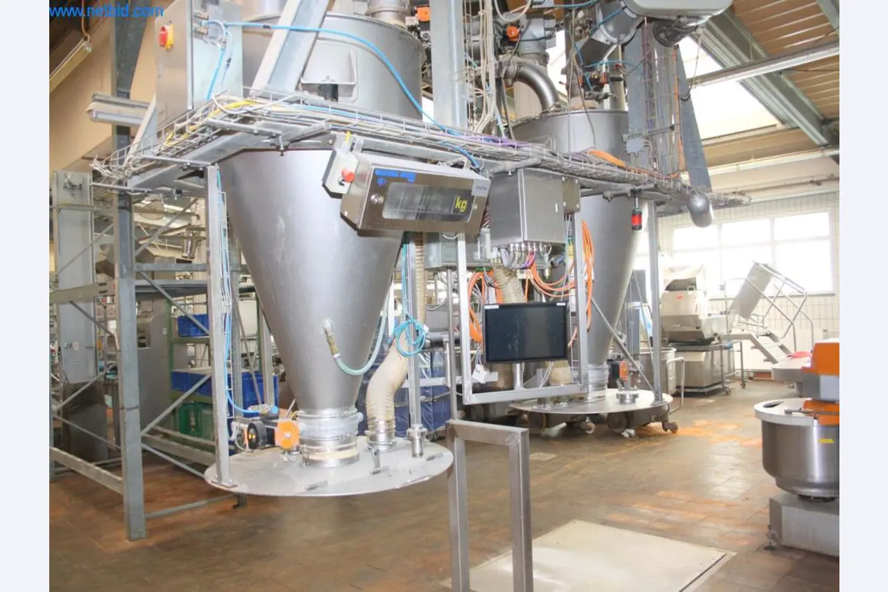 Devices for air conditioning, heating and cooling, workshop and storage facilities-9