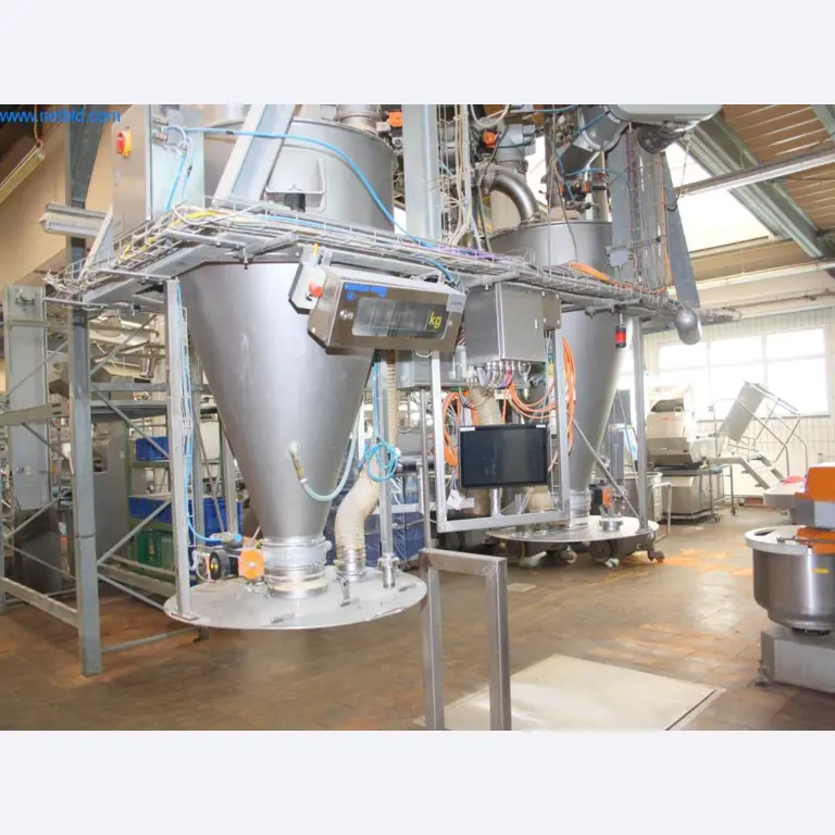 Devices for air conditioning, heating and cooling, workshop and storage facilities-9