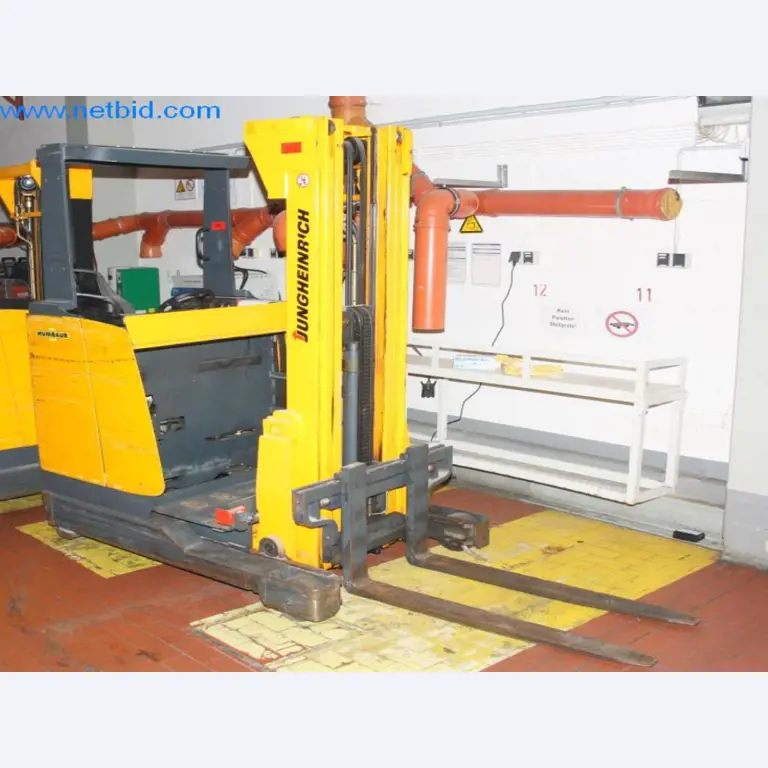 Devices for air conditioning, heating and cooling, workshop and storage facilities-3