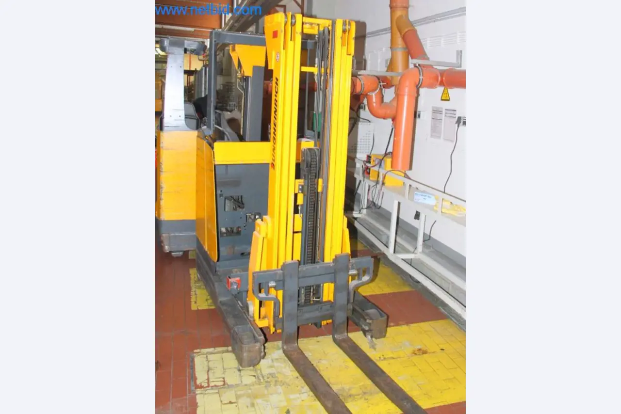 Devices for air conditioning, heating and cooling, workshop and storage facilities-4