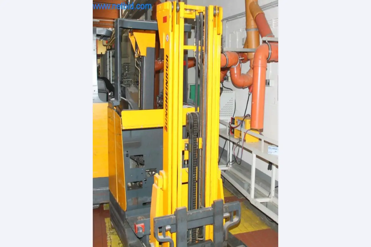 Devices for air conditioning, heating and cooling, workshop and storage facilities-5