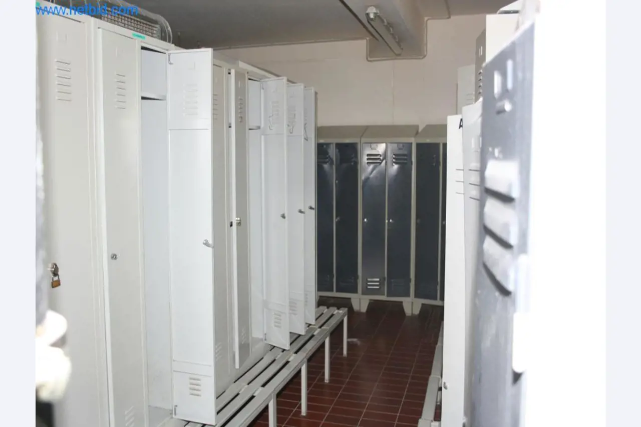 Devices for air conditioning, heating and cooling, workshop and storage facilities-9
