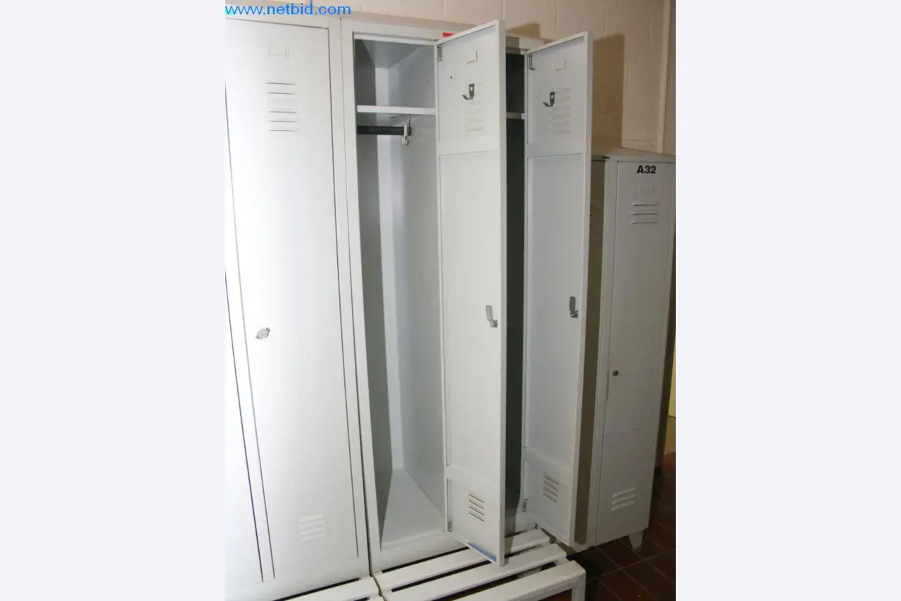 Devices for air conditioning, heating and cooling, workshop and storage facilities-3