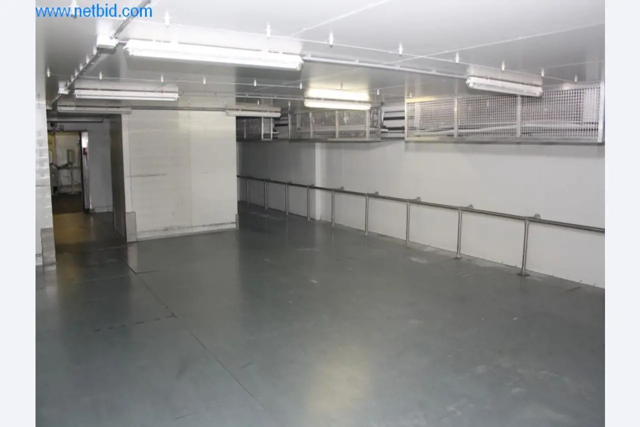 Devices for air conditioning, heating and cooling, workshop and storage facilities-3