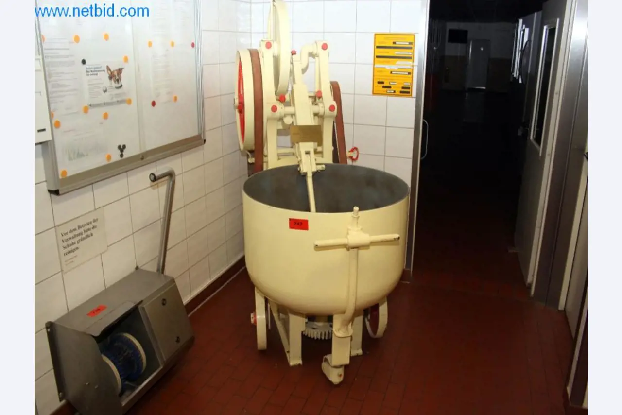 Devices for air conditioning, heating and cooling, workshop and storage facilities-1