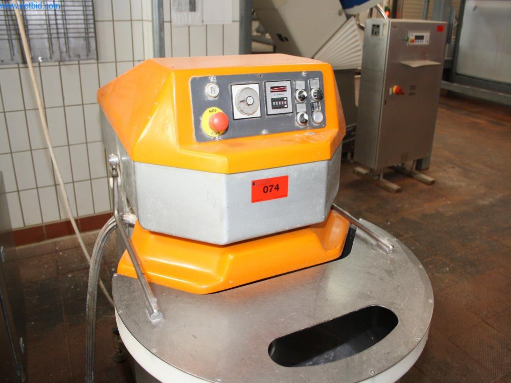 Devices for air conditioning, heating and cooling, workshop and storage facilities-5