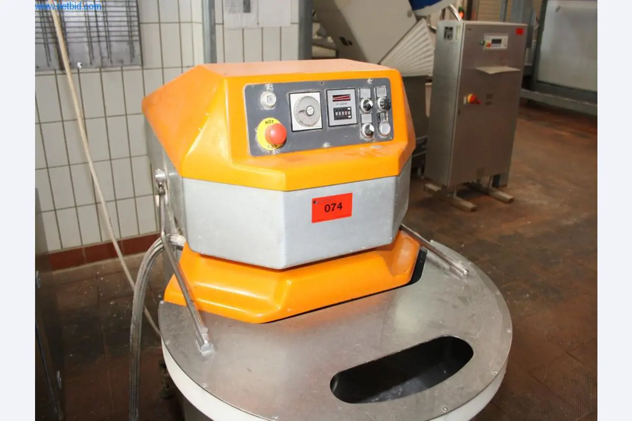 Devices for air conditioning, heating and cooling, workshop and storage facilities-5