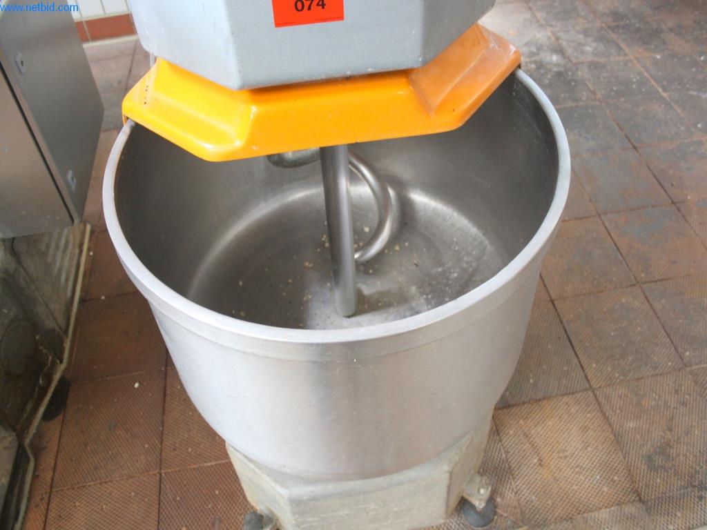 Devices for air conditioning, heating and cooling, workshop and storage facilities-6