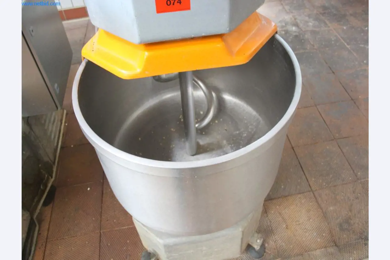 Devices for air conditioning, heating and cooling, workshop and storage facilities-6