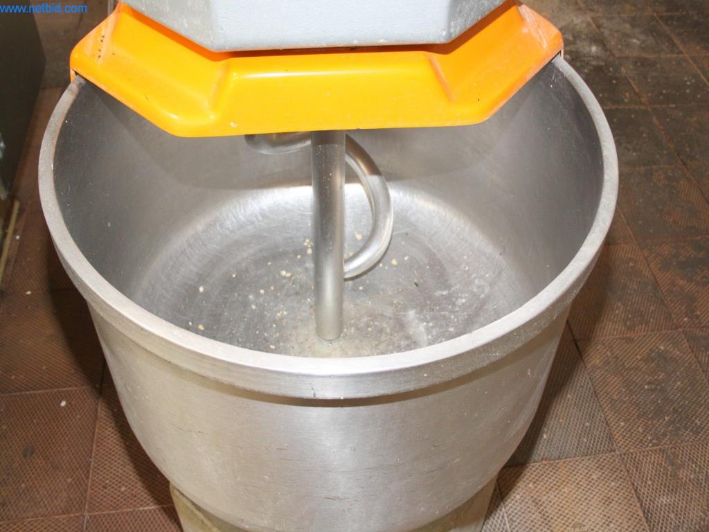 Devices for air conditioning, heating and cooling, workshop and storage facilities-7